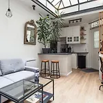 Former Art Studio Under Glass Roof In Strasbourg St-Denis Paris Welkeys