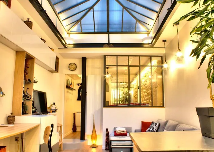 Former Art Studio Under Glass Roof In Strasbourg St-Denis Paris Welkeys
