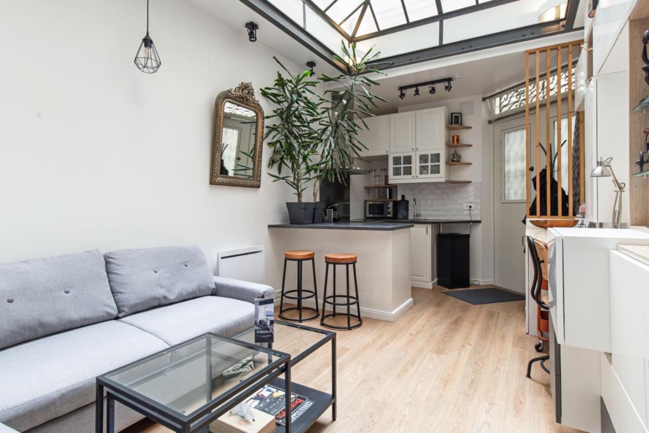 Former Art Studio Under Glass Roof In Strasbourg St-denis Welkeys *