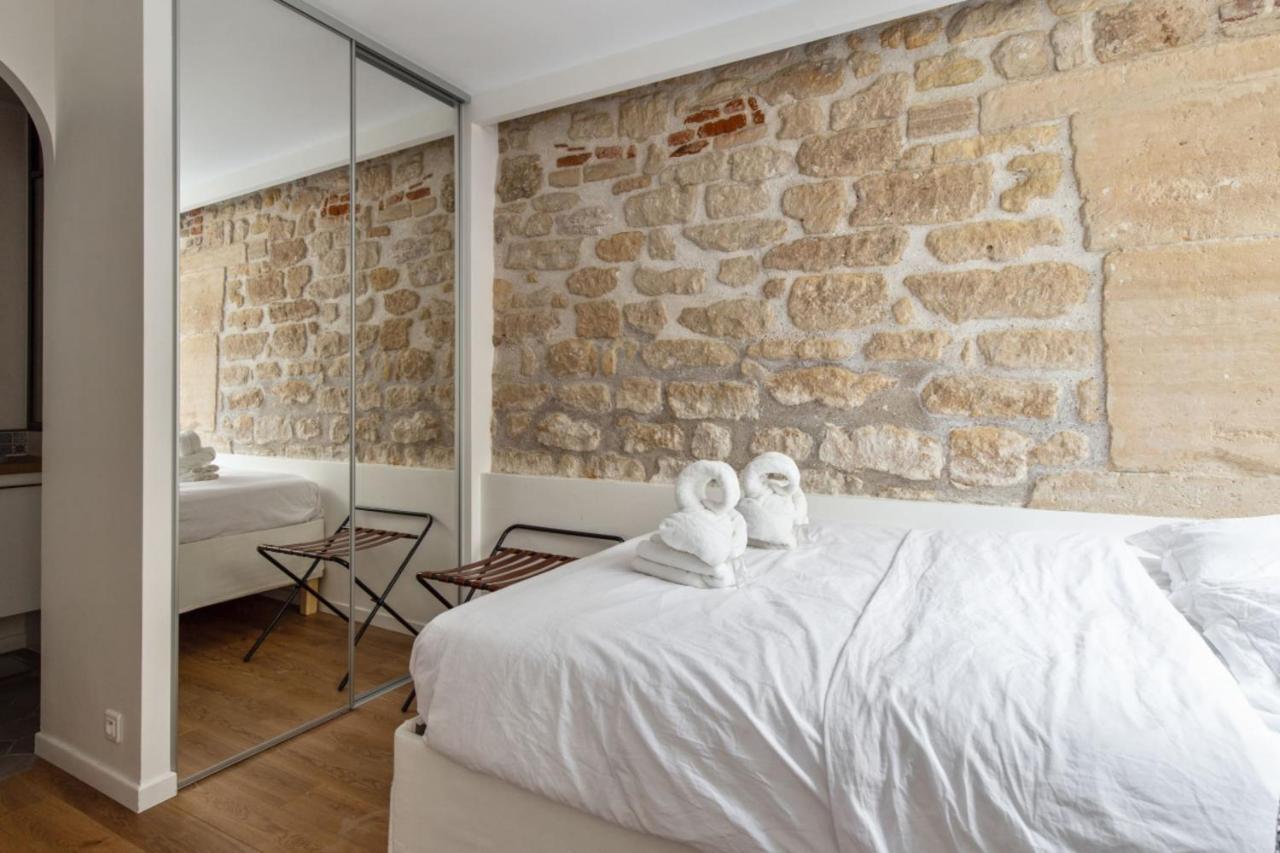 Former Art Studio Under Glass Roof In Strasbourg St-denis Welkeys *